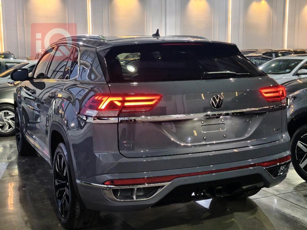 ڤۆڵکسواگن ئەتڵەس کرۆس سپۆرت